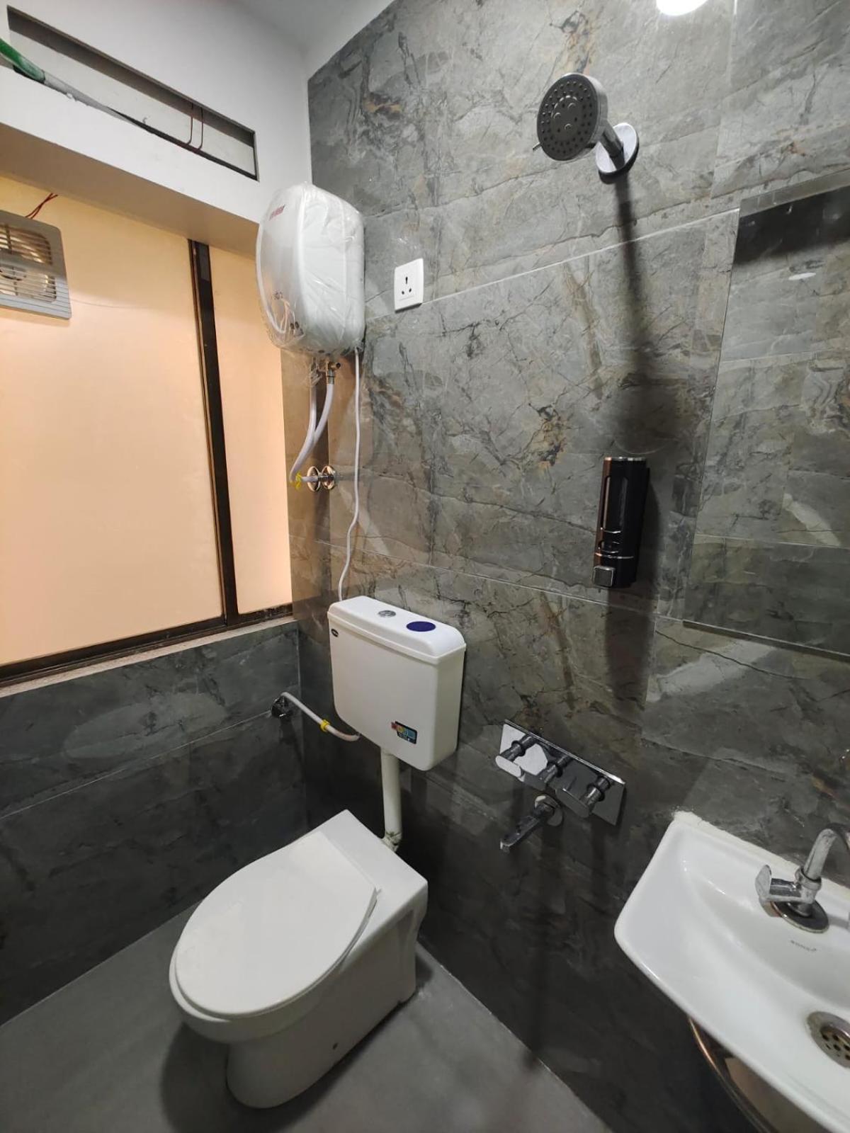 Hotel Prasang Surate Extérieur photo