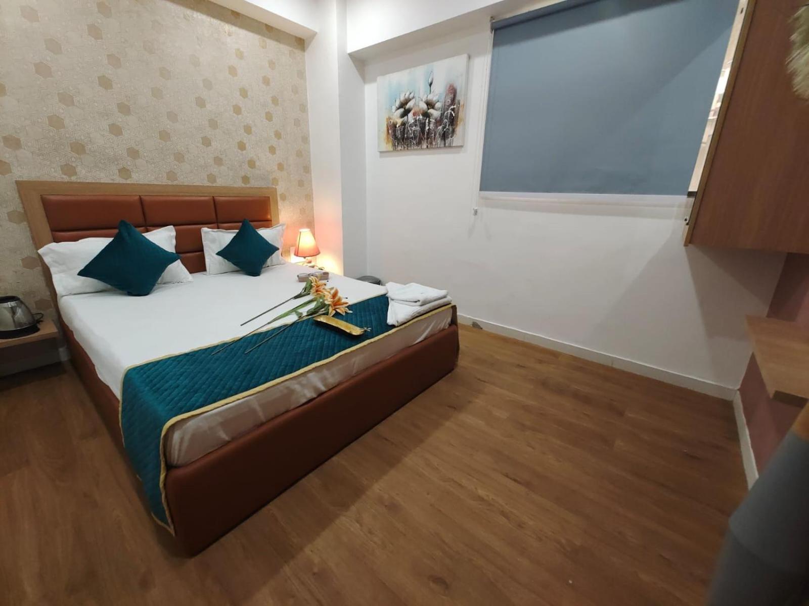 Hotel Prasang Surate Extérieur photo